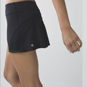 Lululemon Like New Black Ace Skirt Size 4 EUC. MAKE AN OFFER 💕
